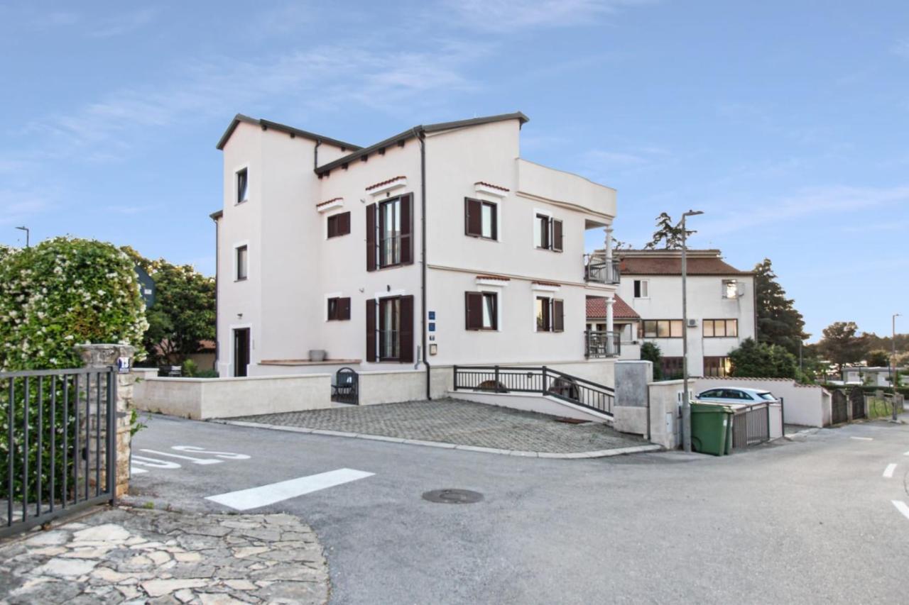 Apartments Villa Alba Пореч Екстериор снимка