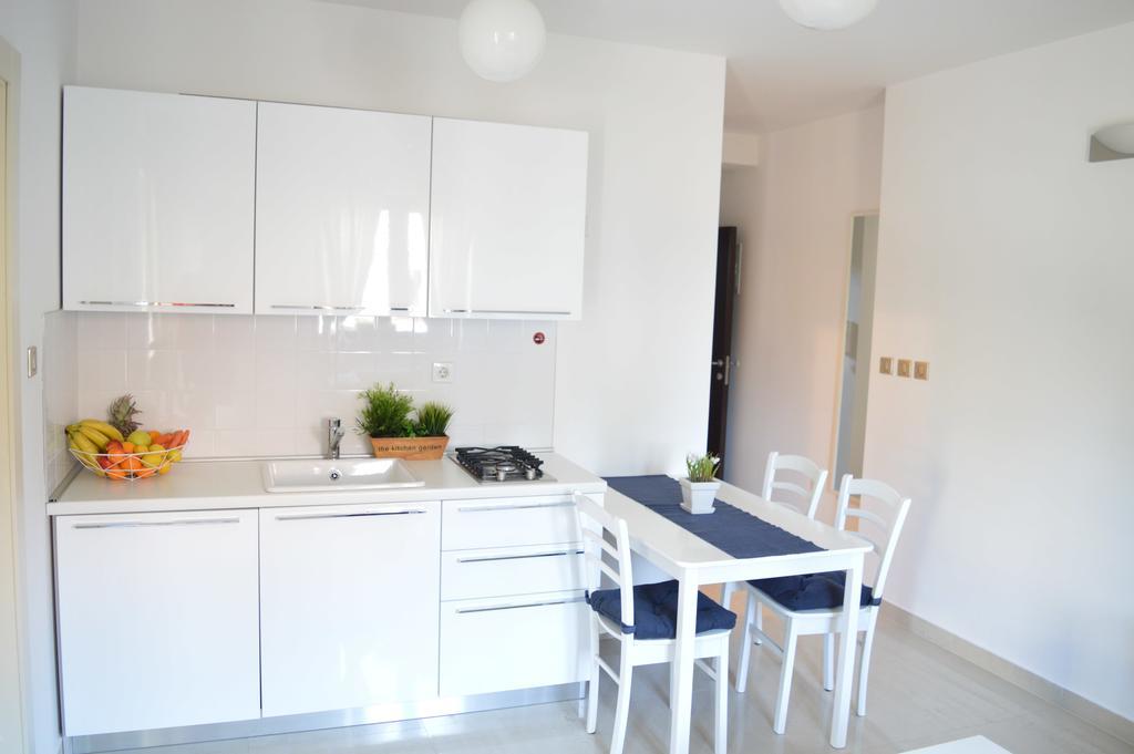 Apartments Villa Alba Пореч Екстериор снимка
