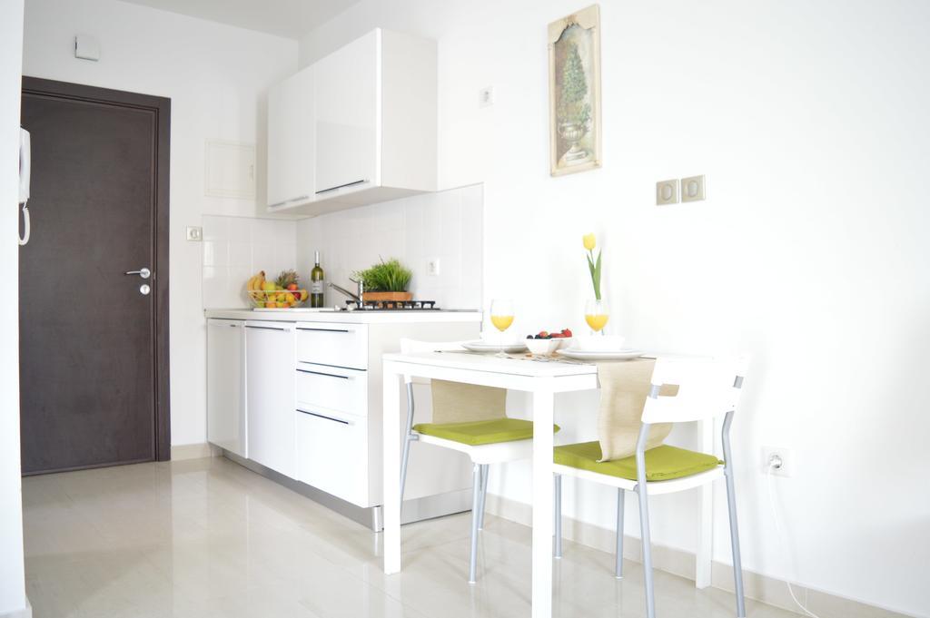 Apartments Villa Alba Пореч Екстериор снимка